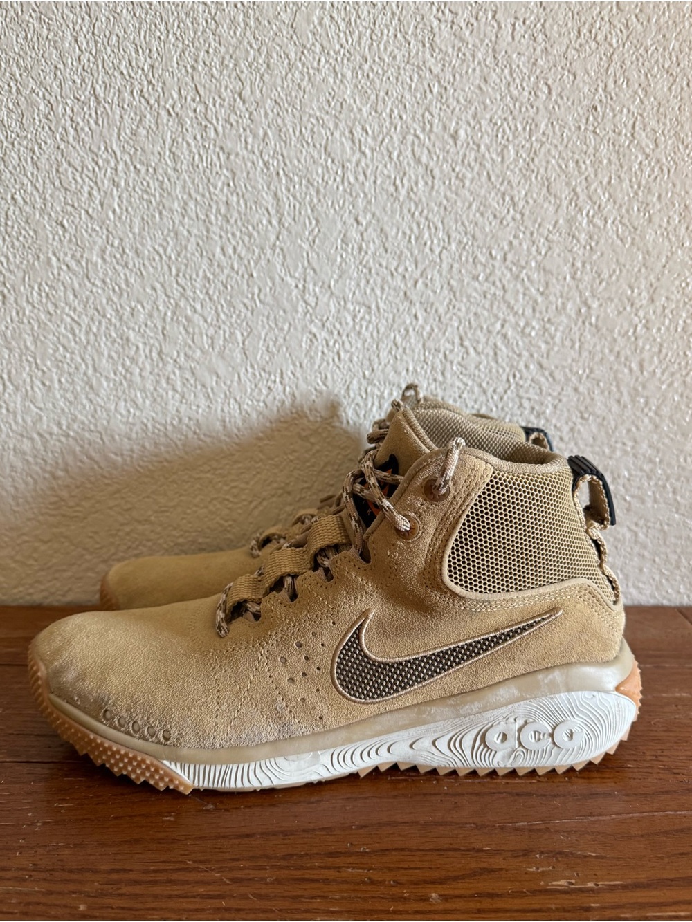 Nike ACG Men’s Sz. 10.5 Angels Rest Hiking Trek Boots Light Bone Streetwear